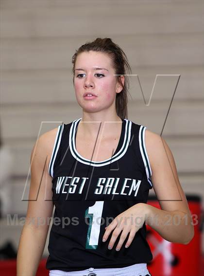 Thumbnail 1 in Hermiston vs West Salem (Nike Interstate Shootout) photogallery.