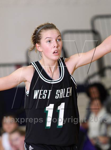 Thumbnail 1 in Hermiston vs West Salem (Nike Interstate Shootout) photogallery.