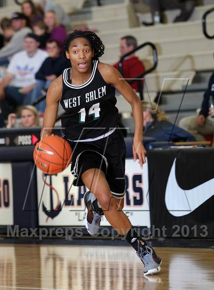 Thumbnail 3 in Hermiston vs West Salem (Nike Interstate Shootout) photogallery.