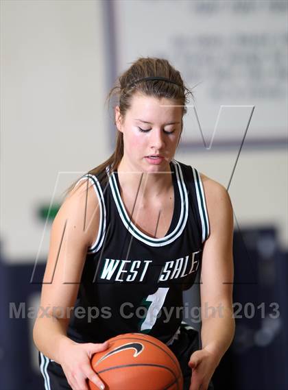Thumbnail 2 in Hermiston vs West Salem (Nike Interstate Shootout) photogallery.