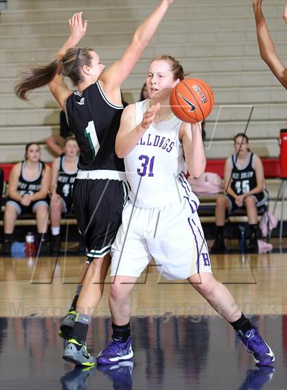 Thumbnail 3 in Hermiston vs West Salem (Nike Interstate Shootout) photogallery.