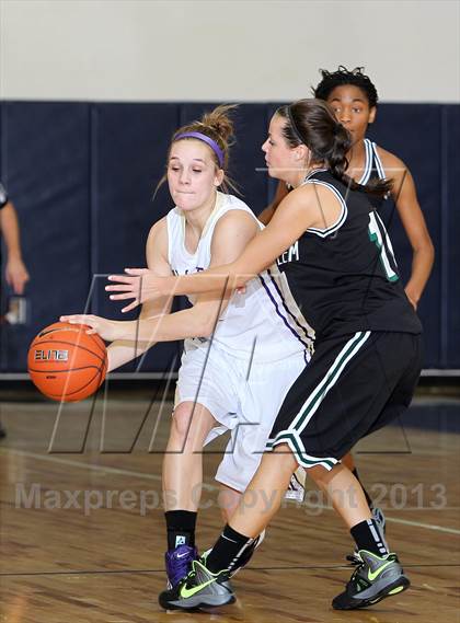 Thumbnail 1 in Hermiston vs West Salem (Nike Interstate Shootout) photogallery.