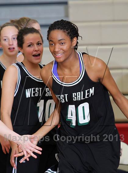Thumbnail 3 in Hermiston vs West Salem (Nike Interstate Shootout) photogallery.