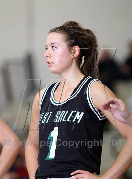 Thumbnail 2 in Hermiston vs West Salem (Nike Interstate Shootout) photogallery.