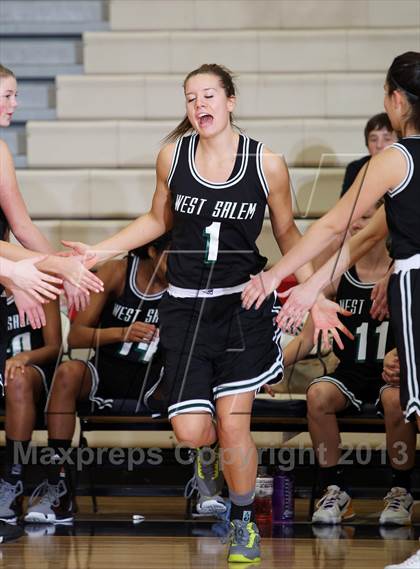 Thumbnail 1 in Hermiston vs West Salem (Nike Interstate Shootout) photogallery.