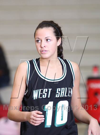 Thumbnail 3 in Hermiston vs West Salem (Nike Interstate Shootout) photogallery.
