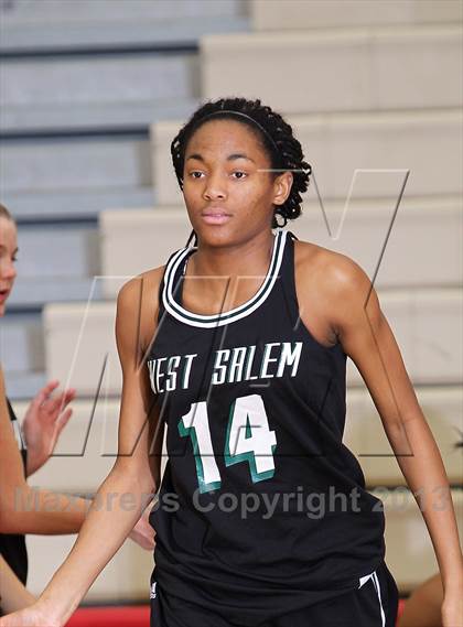 Thumbnail 1 in Hermiston vs West Salem (Nike Interstate Shootout) photogallery.