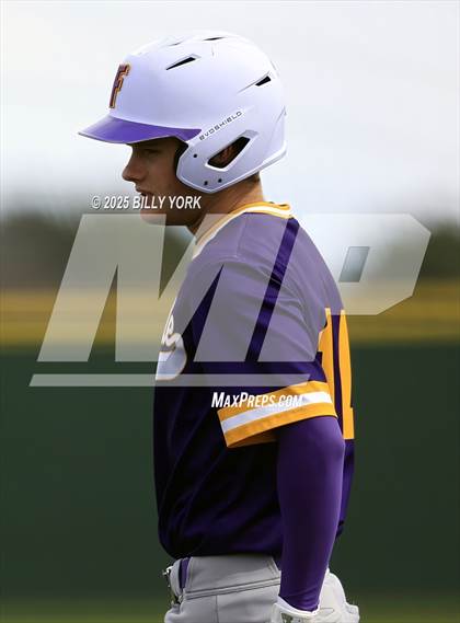 Thumbnail 2 in Grand Saline vs Farmersville photogallery.
