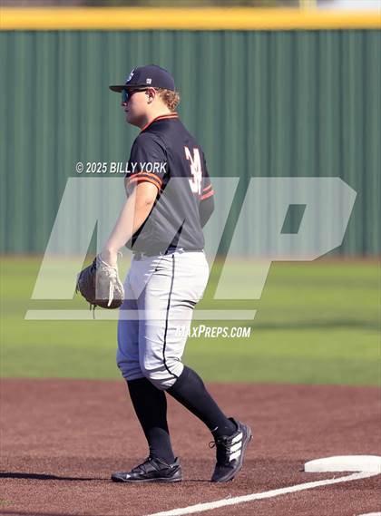 Thumbnail 1 in Grand Saline vs Farmersville photogallery.