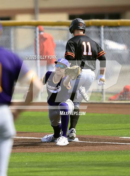 Thumbnail 1 in Grand Saline vs Farmersville photogallery.