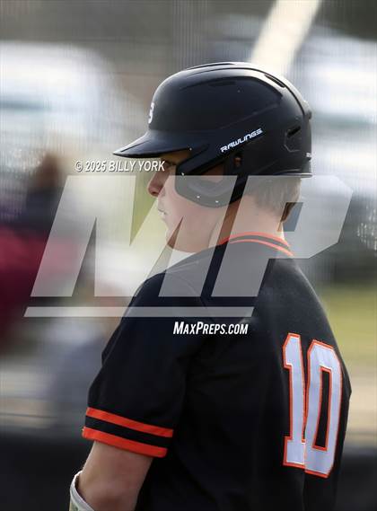 Thumbnail 1 in Grand Saline vs Farmersville photogallery.