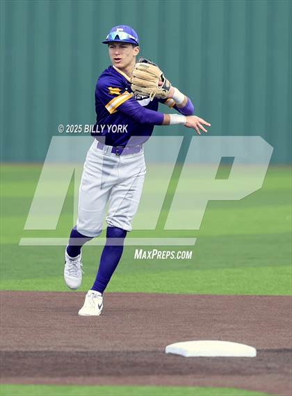 Thumbnail 1 in Grand Saline vs Farmersville photogallery.