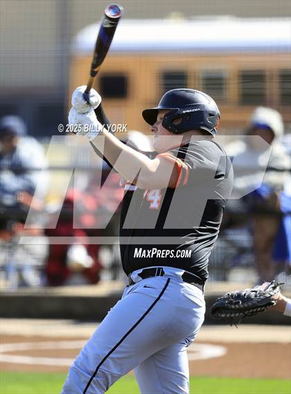 Thumbnail 1 in Grand Saline vs Farmersville photogallery.