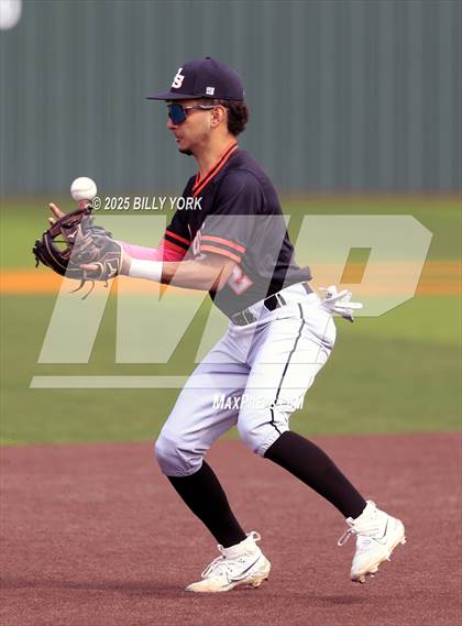 Thumbnail 3 in Grand Saline vs Farmersville photogallery.