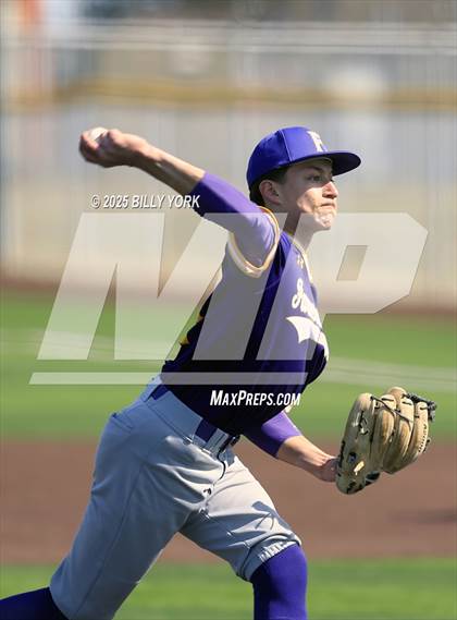 Thumbnail 3 in Grand Saline vs Farmersville photogallery.