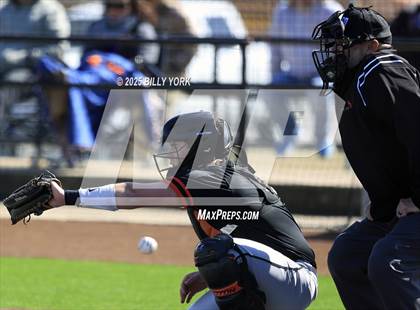 Thumbnail 3 in Grand Saline vs Farmersville photogallery.