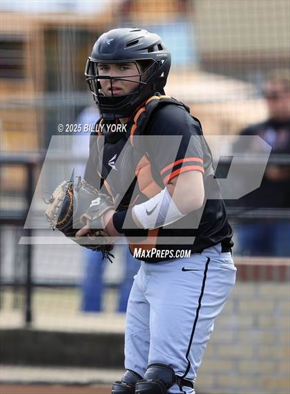 Thumbnail 1 in Grand Saline vs Farmersville photogallery.