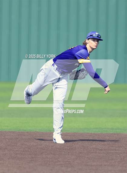 Thumbnail 1 in Grand Saline vs Farmersville photogallery.