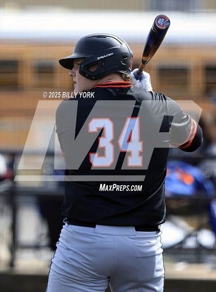 Thumbnail 2 in Grand Saline vs Farmersville photogallery.