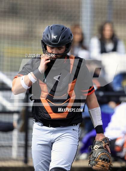 Thumbnail 3 in Grand Saline vs Farmersville photogallery.