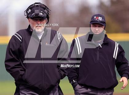 Thumbnail 2 in Grand Saline vs Farmersville photogallery.