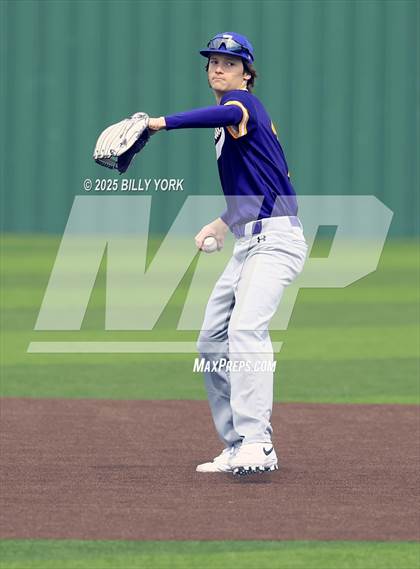 Thumbnail 3 in Grand Saline vs Farmersville photogallery.