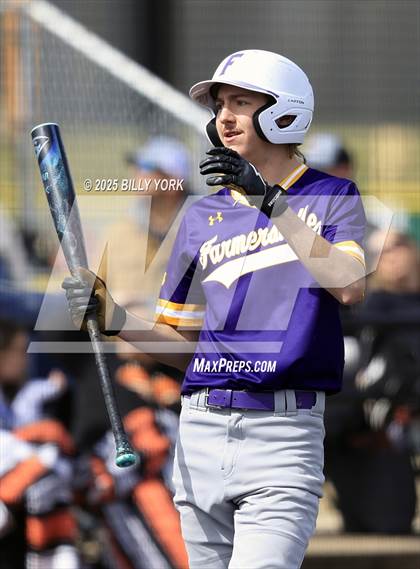 Thumbnail 1 in Grand Saline vs Farmersville photogallery.
