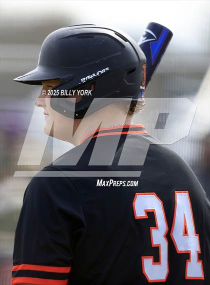 Thumbnail 2 in Grand Saline vs Farmersville photogallery.