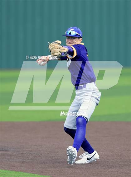 Thumbnail 2 in Grand Saline vs Farmersville photogallery.