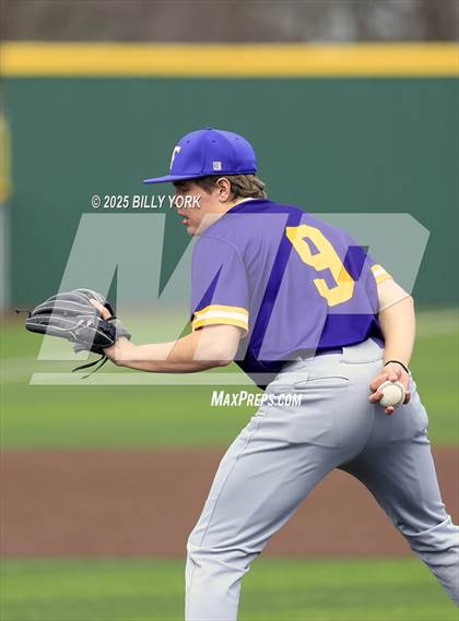 Thumbnail 1 in Grand Saline vs Farmersville photogallery.