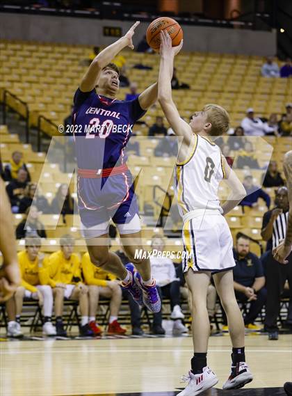 Thumbnail 2 in Park Hills Central vs Fulton (Norm Stewart Classic) photogallery.