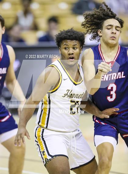 Thumbnail 1 in Park Hills Central vs Fulton (Norm Stewart Classic) photogallery.