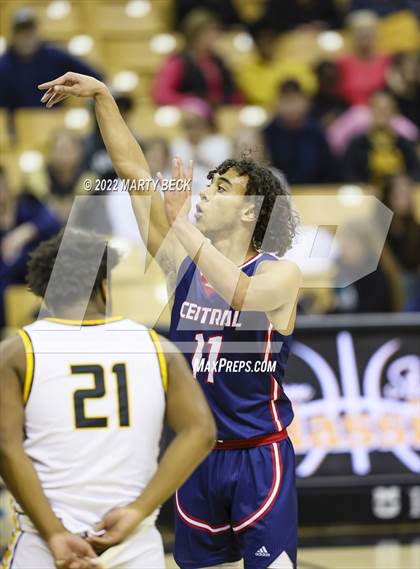 Thumbnail 3 in Park Hills Central vs Fulton (Norm Stewart Classic) photogallery.