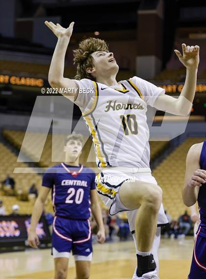 Thumbnail 3 in Park Hills Central vs Fulton (Norm Stewart Classic) photogallery.