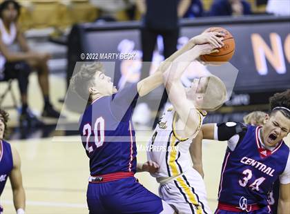 Thumbnail 3 in Park Hills Central vs Fulton (Norm Stewart Classic) photogallery.