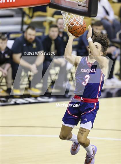 Thumbnail 2 in Park Hills Central vs Fulton (Norm Stewart Classic) photogallery.