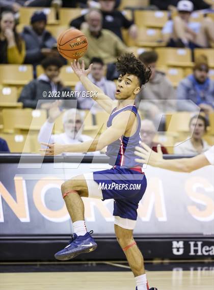 Thumbnail 3 in Park Hills Central vs Fulton (Norm Stewart Classic) photogallery.