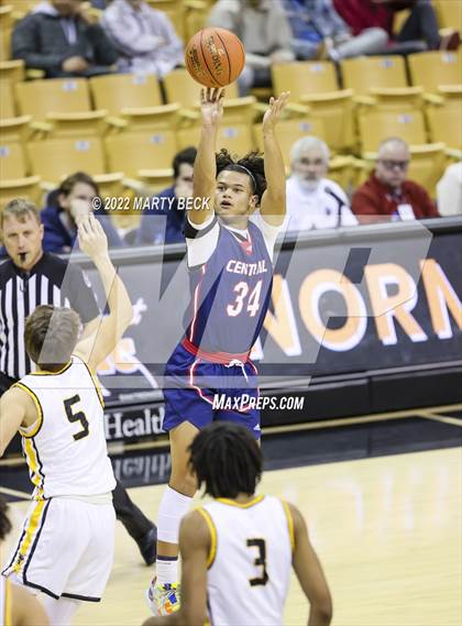 Thumbnail 3 in Park Hills Central vs Fulton (Norm Stewart Classic) photogallery.