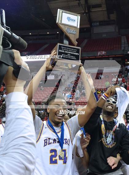 Thumbnail 1 in Durango vs Liberty (NIAA 5A State Finals) photogallery.