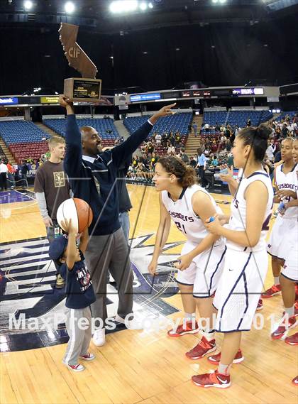 Thumbnail 2 in Santa Barbara vs. Modesto Christian (CIF State D3 Final) photogallery.