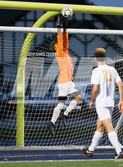 Thumbnail 3 in Sutherland vs. Honeoye Falls-Lima (Section 5 Class A2 Semifinal) photogallery.