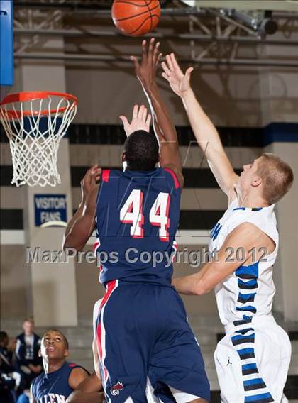 Thumbnail 3 in Allen vs. Hebron photogallery.
