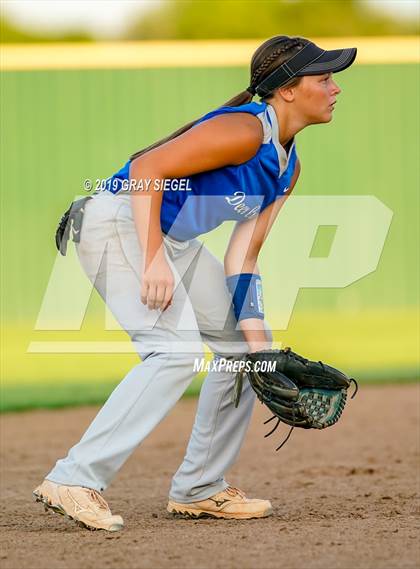 Thumbnail 2 in Deer Creek @ Mustang photogallery.