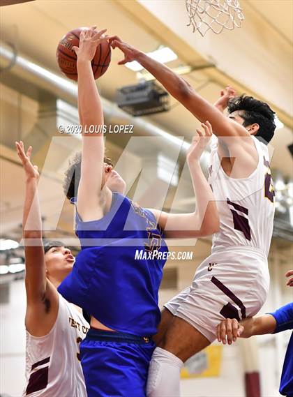 Thumbnail 1 in Charter Oak @ West Covina photogallery.