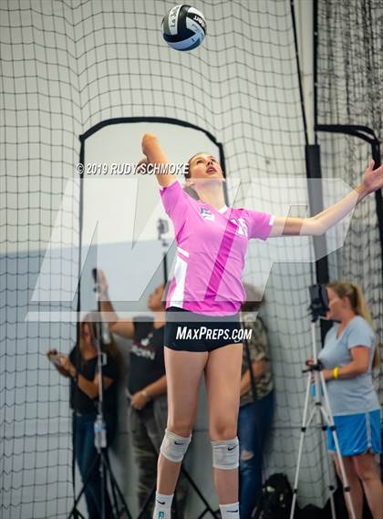 Thumbnail 1 in Rio Mesa vs. La Jolla Country Day photogallery.