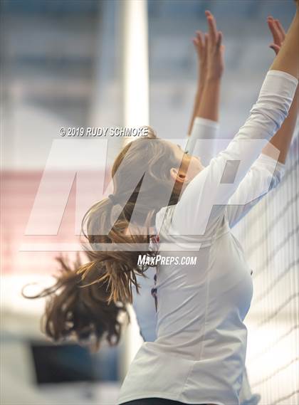 Thumbnail 2 in Rio Mesa vs. La Jolla Country Day photogallery.