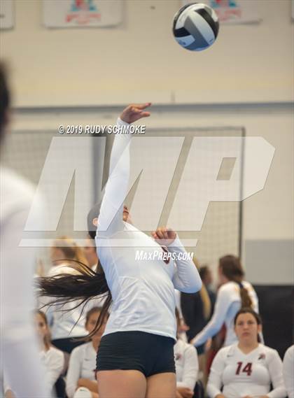 Thumbnail 3 in Rio Mesa vs. La Jolla Country Day photogallery.