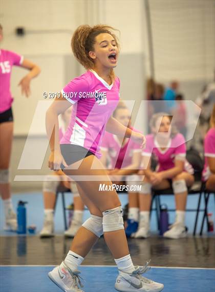 Thumbnail 3 in Rio Mesa vs. La Jolla Country Day photogallery.