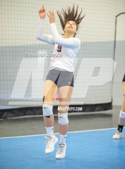 Thumbnail 2 in Rio Mesa vs. La Jolla Country Day photogallery.