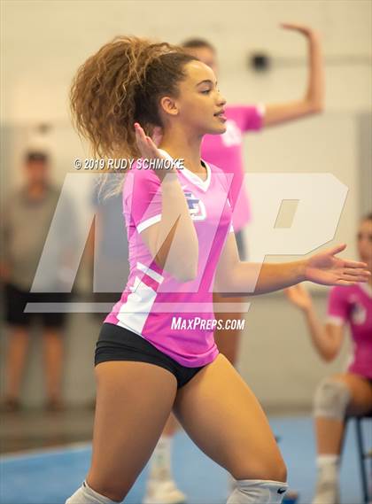 Thumbnail 2 in Rio Mesa vs. La Jolla Country Day photogallery.
